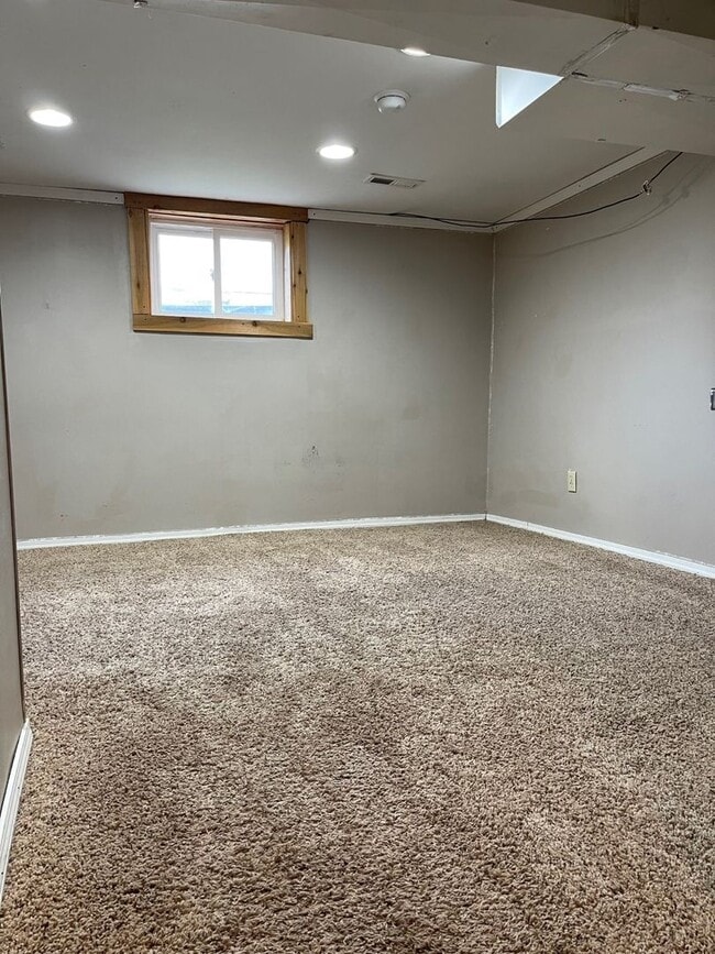 Building Photo - Beautiful 4 Bedroom House!!