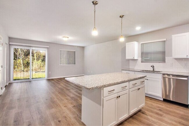 Building Photo - 2223 Macatawa Ln