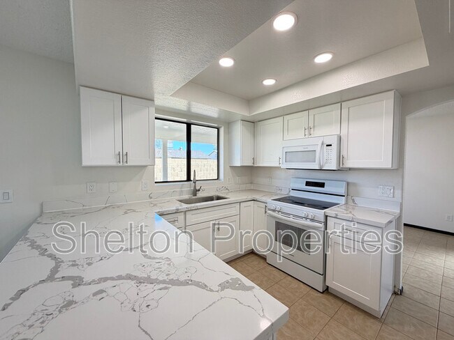 Building Photo - 5239 N 78th Dr