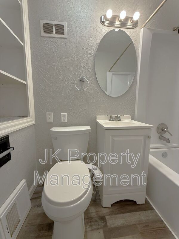 Building Photo - 2312 5th Ave N