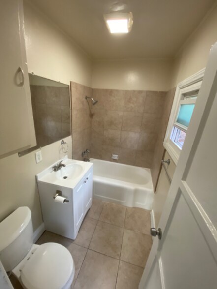 Building Photo - 619 42nd St