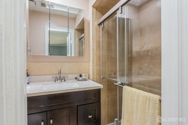 Building Photo - 217 Silver Ln