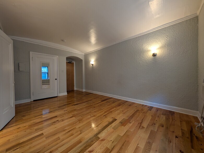 Building Photo - 556 W Arlington Pl