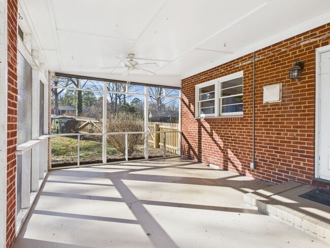 Building Photo - 6955 Navaho Rd