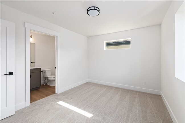 Building Photo - Modern, New 3-Story Boise Bench Townhome with Garage in a Prime Location