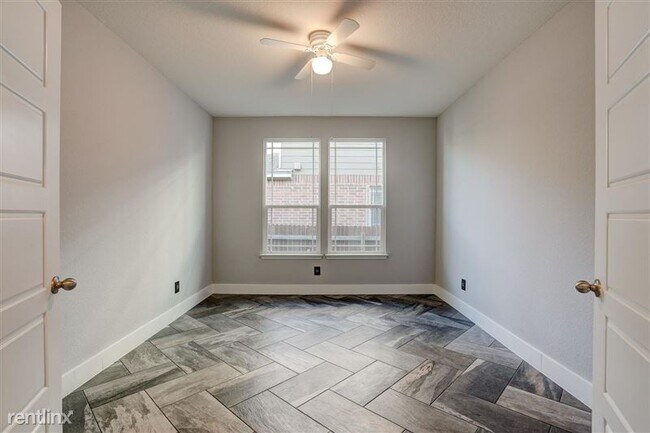 Building Photo - 230 Telluride Dr