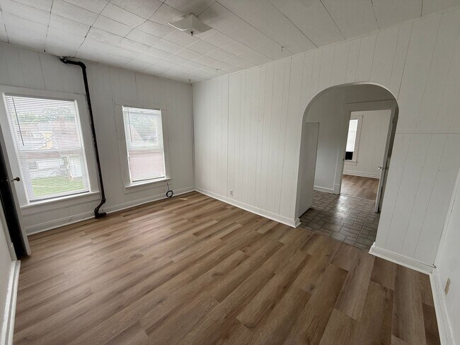 Building Photo - 1 bedroom, 1 bathroom Apartment! AUGUST 2026!