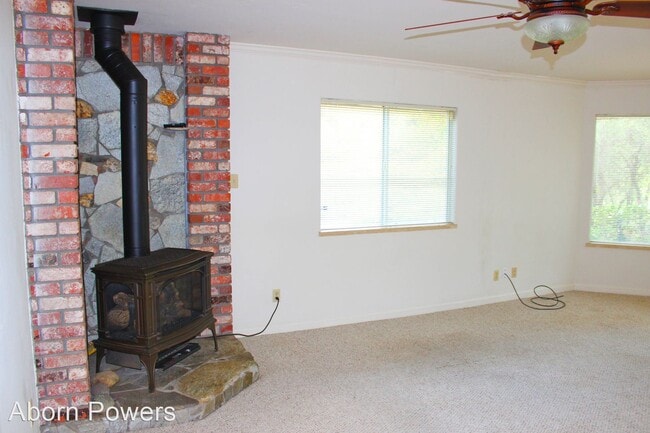 Building Photo - 3 br, 2 bath House - 4300 Canyon Valley Road