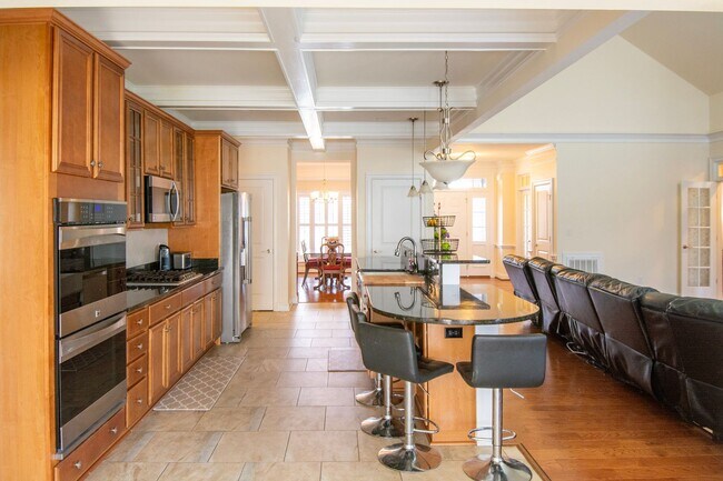 Building Photo - 6883 Birmingham Dr