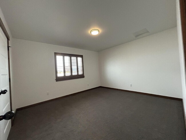 Building Photo - Luxury 4 Bed / 2 Bath Home on .84 Acres – UTILITIES INCLUDED - 3 Car Garage – RV Parking