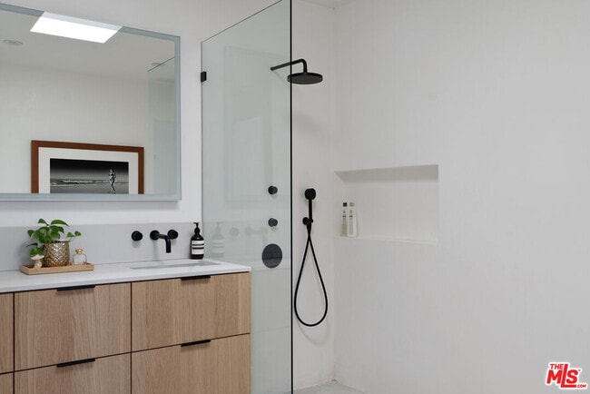 Building Photo - 5265 Dahlia Dr