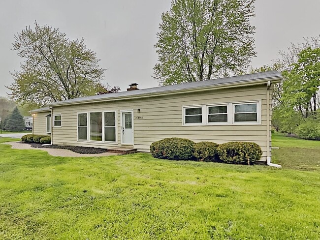 Building Photo - 25W060 Armbrust Ave