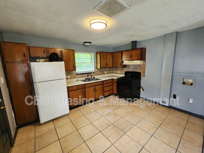 Building Photo - 2703 Gregg Ave