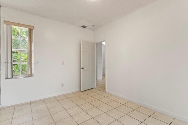 Building Photo - 15076 SW 51st St