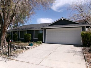 Building Photo - Well maintained 4 bedroom, 2 bath, 2-car g...