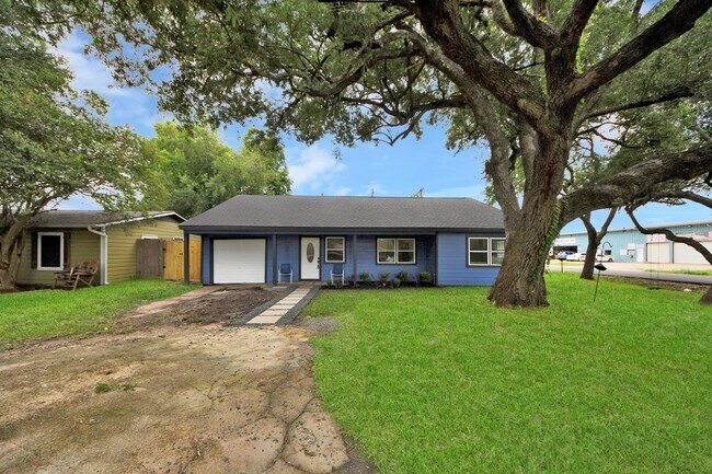 Building Photo - 302 County Park Dr