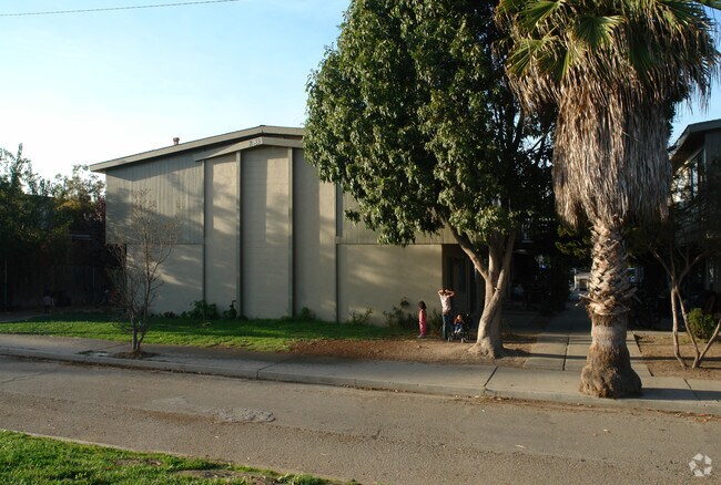 Primary Photo - 6688 Picasso Rd