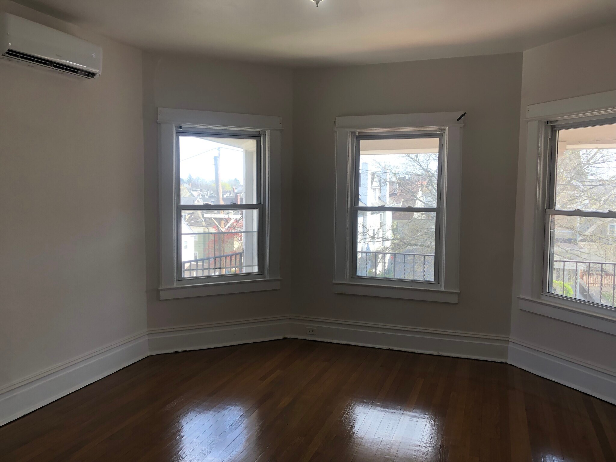 Building Photo - 25 Overlook St