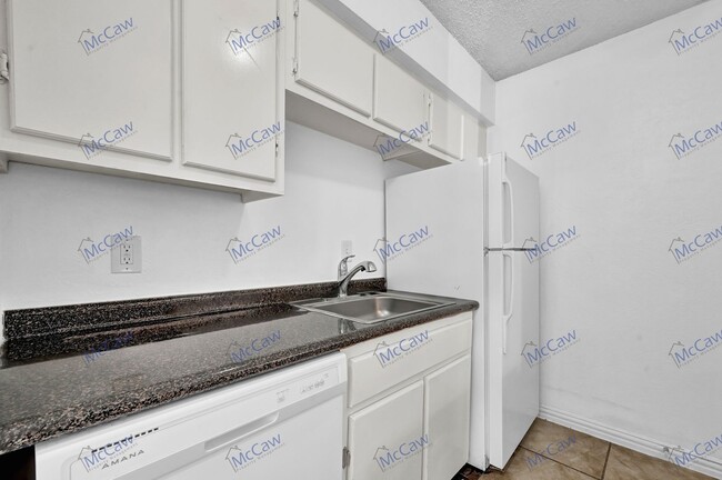 Building Photo - Updated Price!! Cute 2/2 Condo in Dallas!