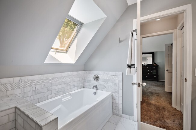 Skylight fills the space with natural light - 1541 Hollybrook Rd