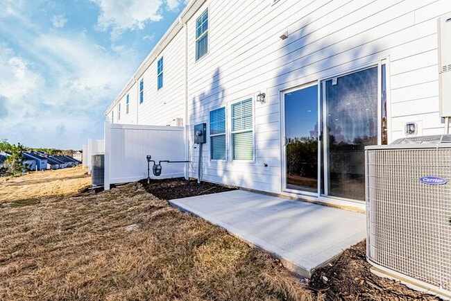 Building Photo - 3 Bedroom 2.5 Townhome Off of Butler Rd!