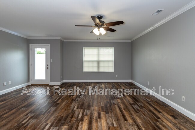 Building Photo - 926 Warrior Hill Dr