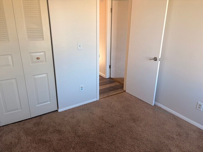 Building Photo - Spacious 3BR Bi-Level Home with 2-Car Garage in Reynoldsburg – $1,850/mo