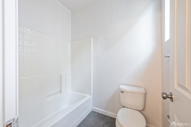 Building Photo - 5476 Summerfield Dr