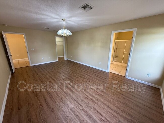 Building Photo - 5320 Lorilawn Dr