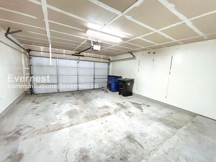 Building Photo - 306 Mossy Rock Dr