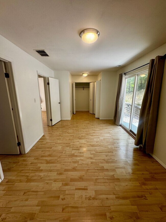 Building Photo - 603 Manitou Blvd