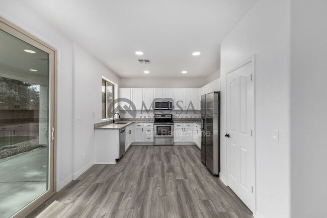 Building Photo - 4287 E Del Rio St