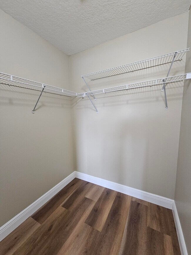 Building Photo - 3490 Briar Bay Blvd