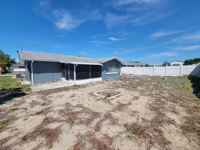 Building Photo - 7920 Pineapple Ln