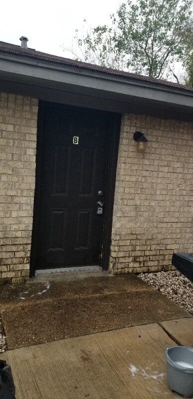 Building Photo - 4013 Amoor Ave