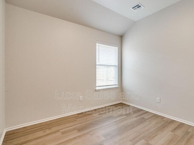 Building Photo - 10601 Lawson Ln