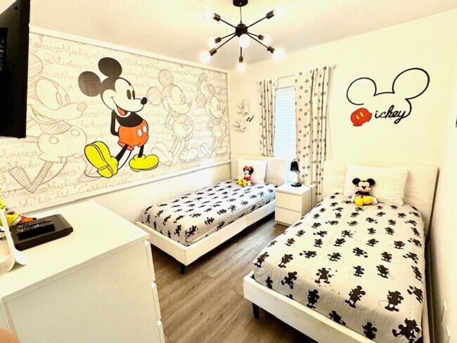 Building Photo - Kissimmee Townhome For Rent - Fully Furnished with 3 Bedrooms 2.5 Baths