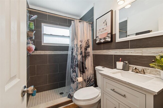 Building Photo - 7631 18th Way N