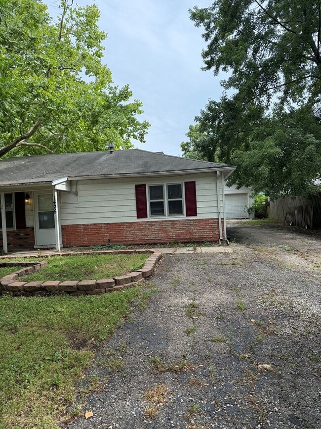 Building Photo - 3BR/1BA with overside detached garage read...
