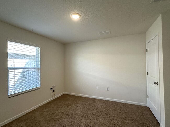 Building Photo - 1046 Limpkin St