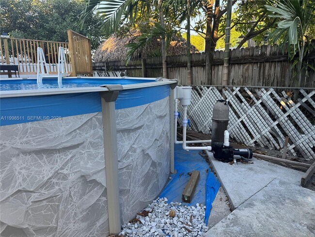 Building Photo - 731 E 19th St