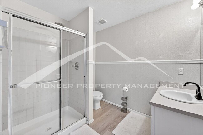 Building Photo - Spacious Home with Central AC and Gas Fire...