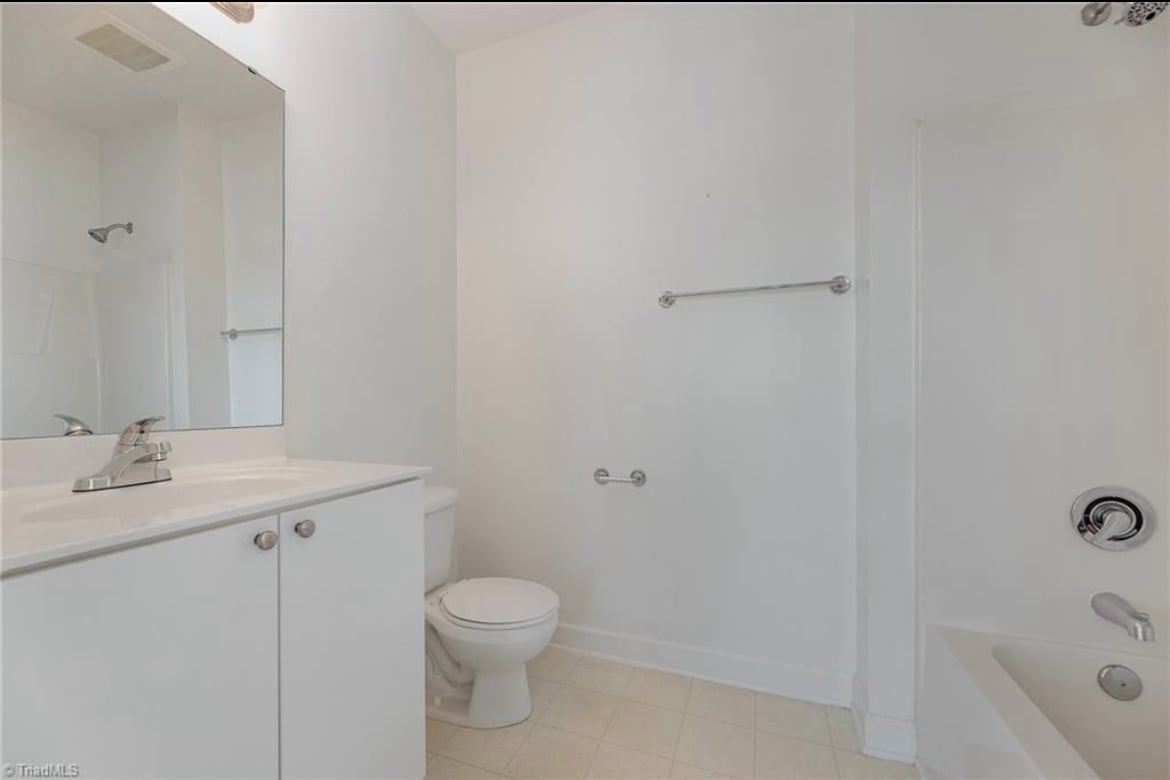 Building Photo - 102 Campus Walk Trl