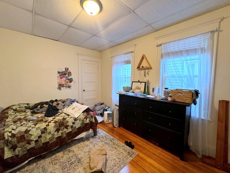 Building Photo - 28 Lexington Ave