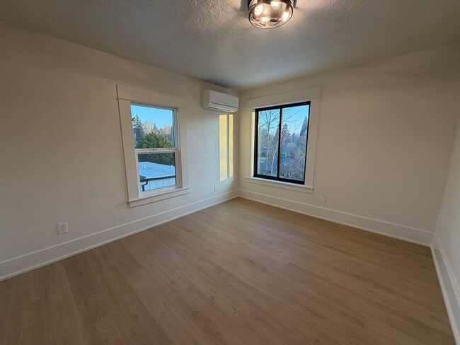 Building Photo - WAL2 - FULLY renovated 3 bed 1.5 bath on OAKWAY!