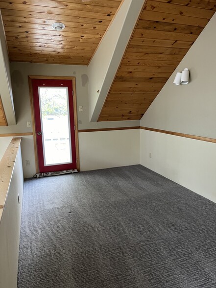 Loft room - 620 N Davis St