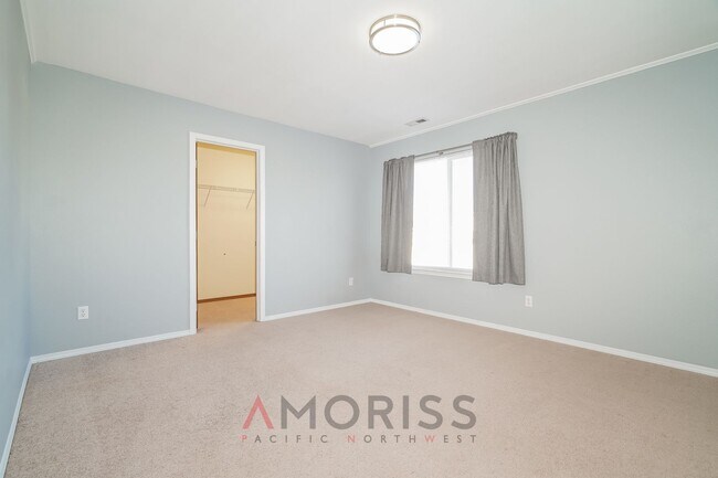 Building Photo - Spacious home in gated community