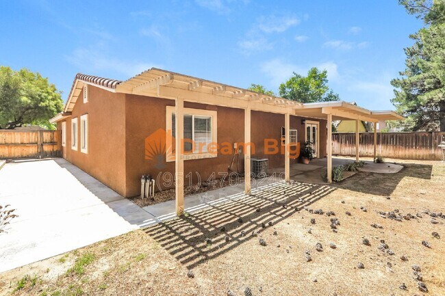 Building Photo - 1493 Evergreen Ave