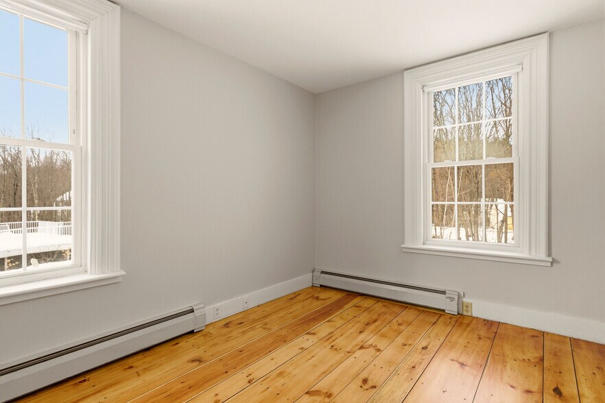 Building Photo - 113 Railroad Ave