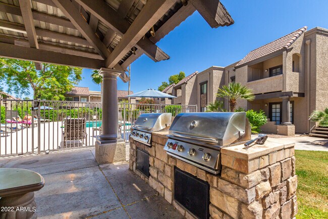 Building Photo - 5995 N 78th St